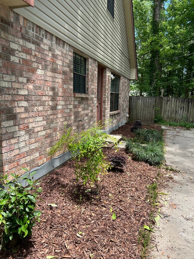 Building Photo - 713 Willow Oak Ln