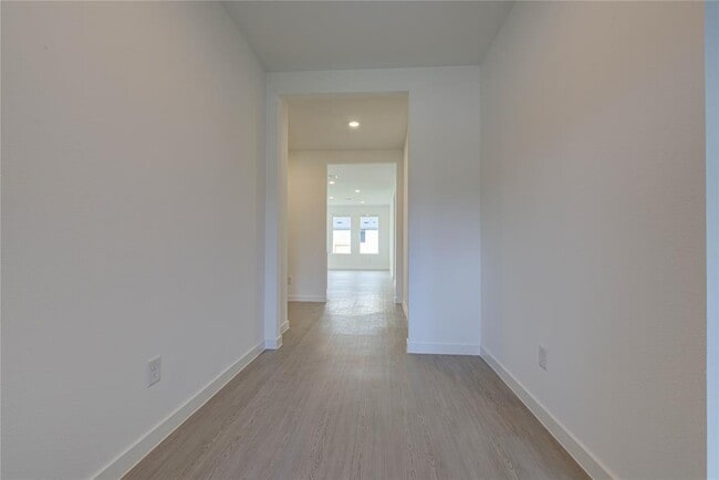Building Photo - 400 Robin Ct