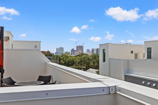 Building Photo - 320 15th St N