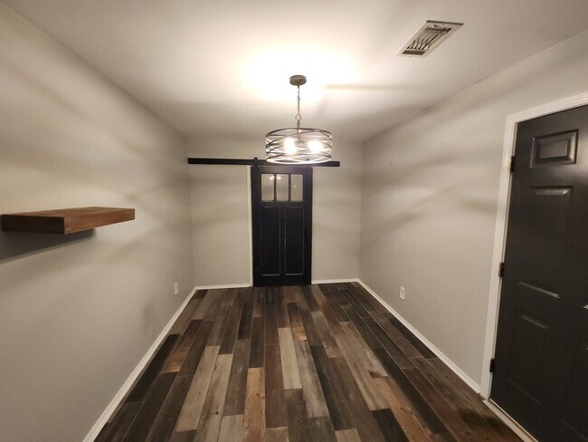 Building Photo - 100 Pebble Branch Ln