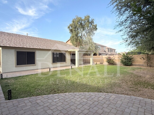 Building Photo - 1845 E Aloe Pl