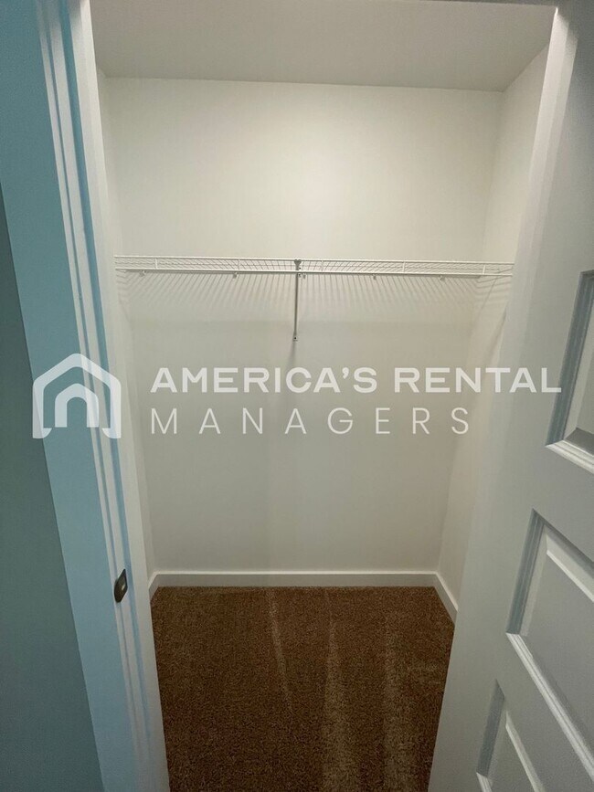 Building Photo - Home for Rent in Weaver, AL!!! Available to View Now! PRICE REDUCTION!! Sign a 13-month lease by ...