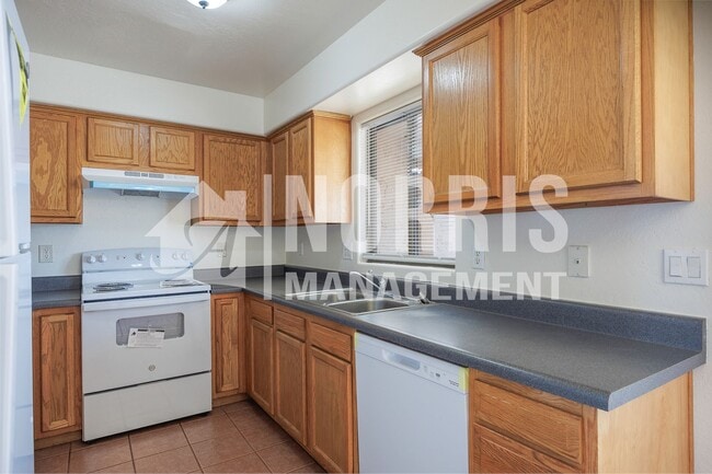 Building Photo - 14100 S Calera Rd