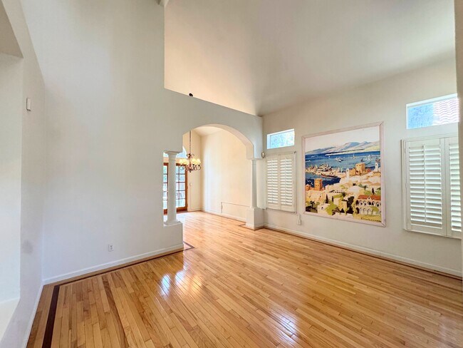 Building Photo - 5017 Toyon Way