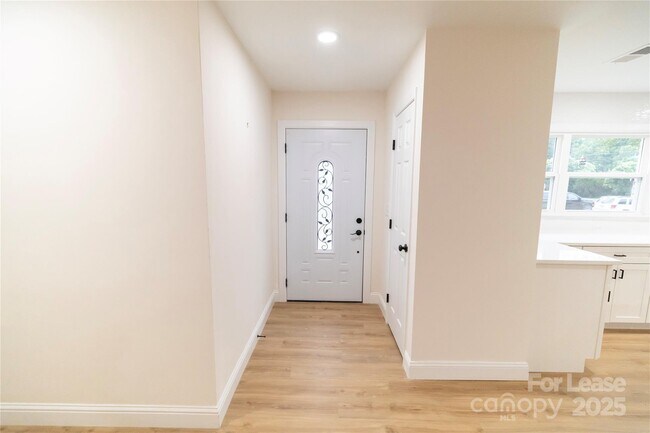 Building Photo - 3501 Eastway Dr