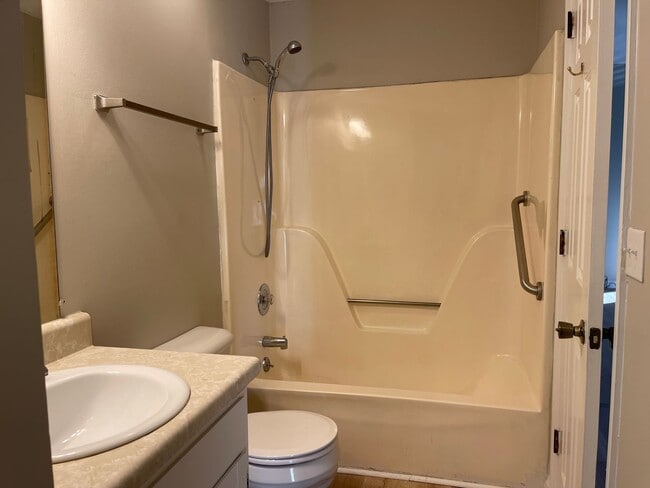 Building Photo - Centrally located to BNA, Percy Priest Lake, Nashville Star, Downtown Nashville