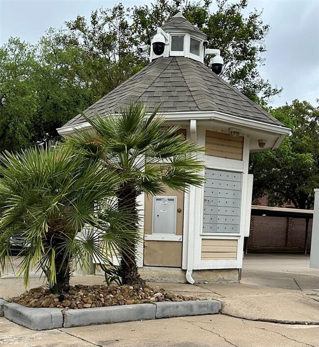 Building Photo - 2300 Old Spanish Trail