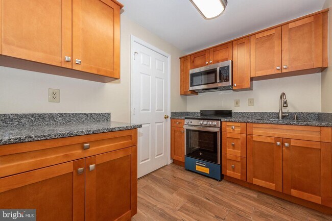 Building Photo - 17 Peach Leaf Ct