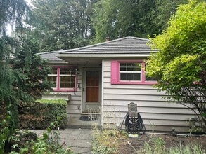 Building Photo - Charming 2-Bedroom, 1-Bathroom House in North Seattle.
