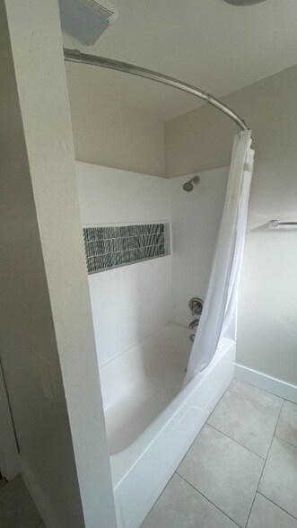 Building Photo - 8605 N Hurst Ave