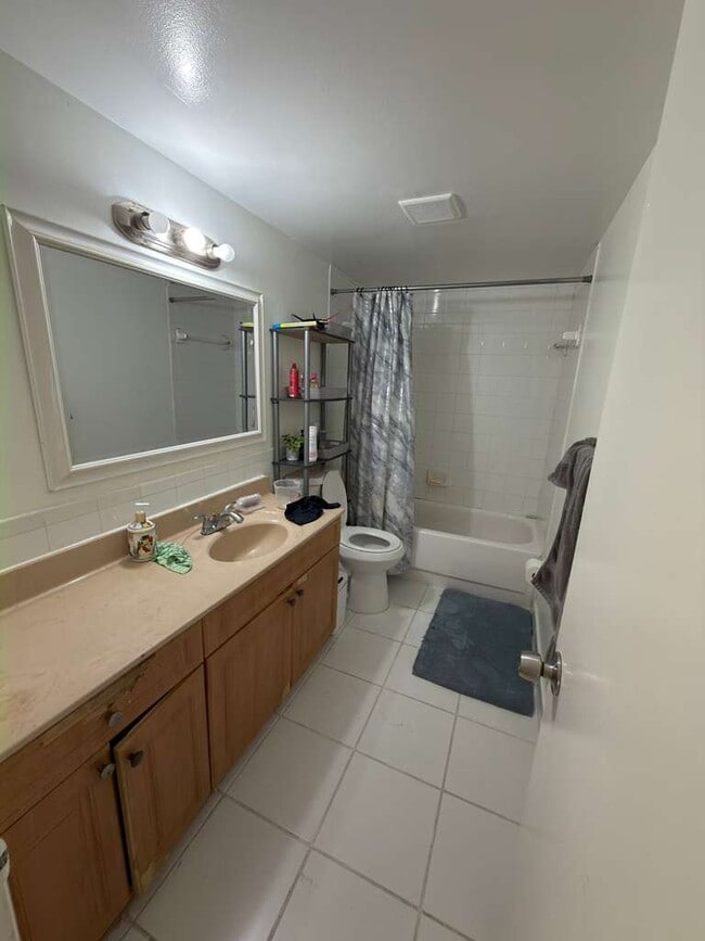 Building Photo - 15225 NE 6th Ave