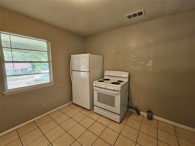 Building Photo - 912 Harlandale Ave