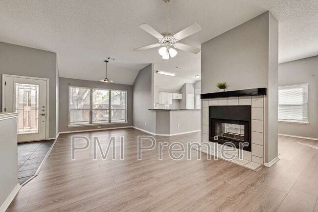 Building Photo - 1220 Royal Crescent Dr