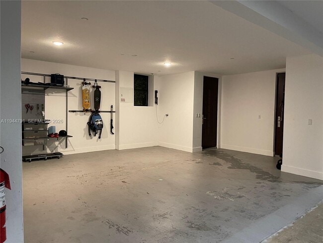 Building Photo - 909 NE 16th Terrace