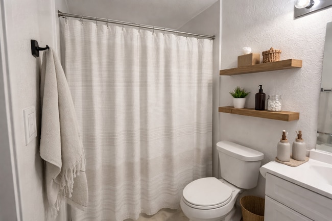 Building Photo - 2 Bedroom Condo in Orange