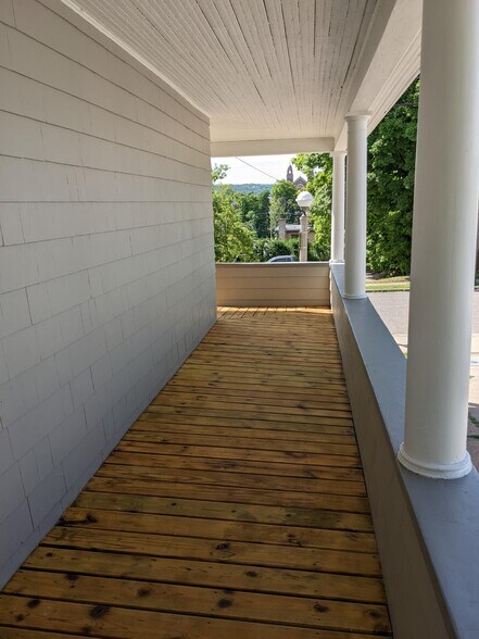 Building Photo - 308 W Bluff St