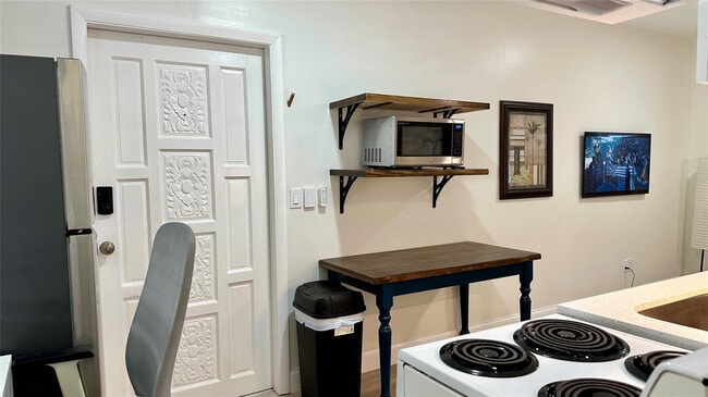 Building Photo - 1145 NE 17th Terrace