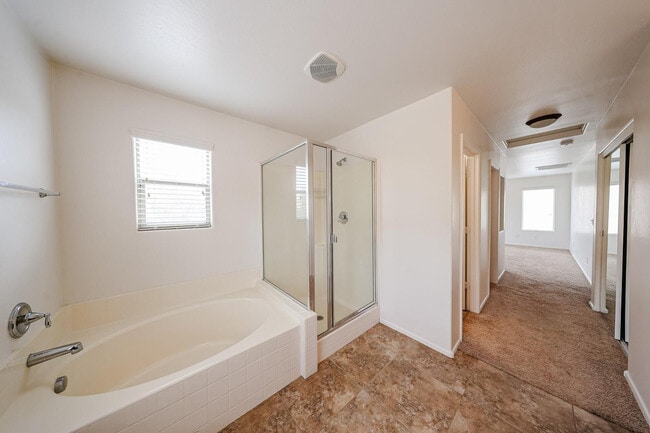 Building Photo - 12039 W Leather Ln