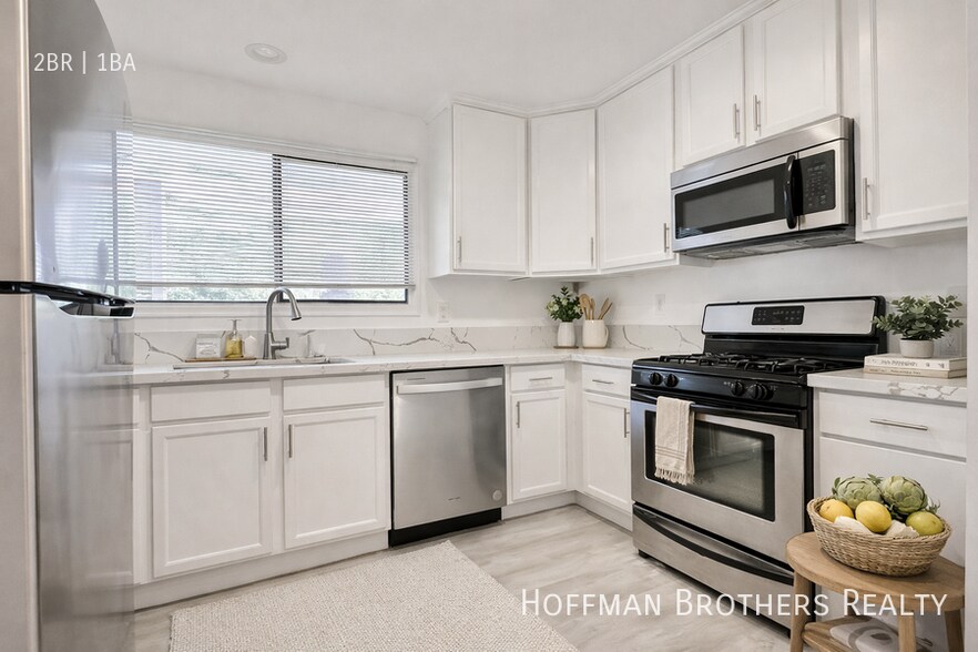 Building Photo - 442 S Oakhurst Dr