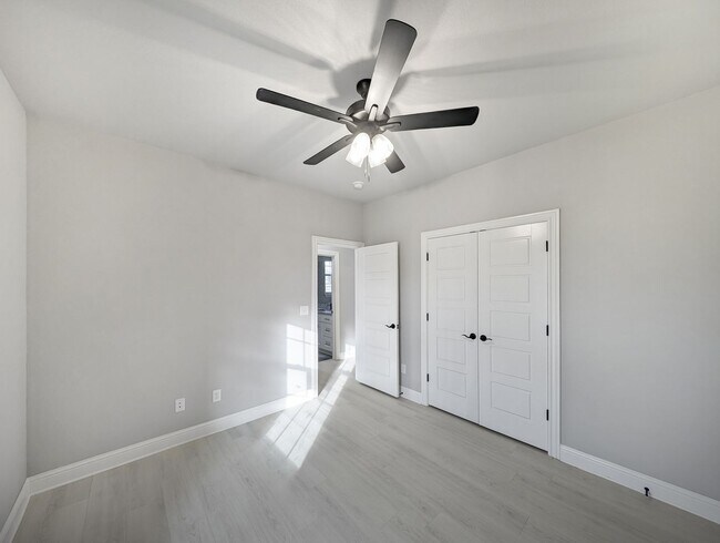 Building Photo - 257 Vicks Cir