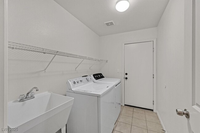 Building Photo - 2520 W San Miguel Ave