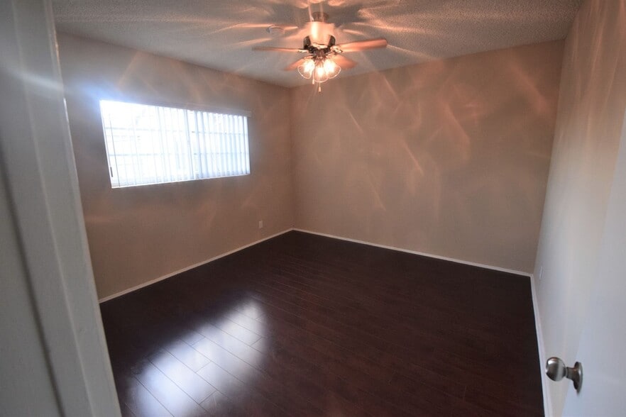 Building Photo - 5734 Hazeltine Ave