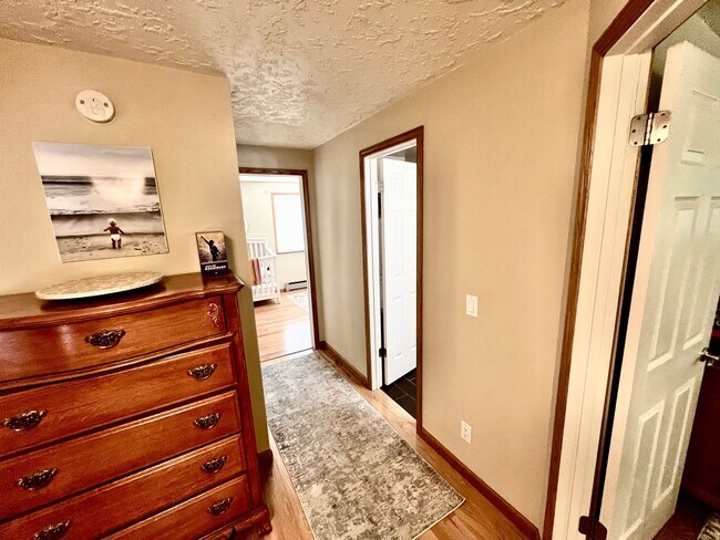 Building Photo - Available Oct. 3rd- Gorgeous Home w/Lots o...
