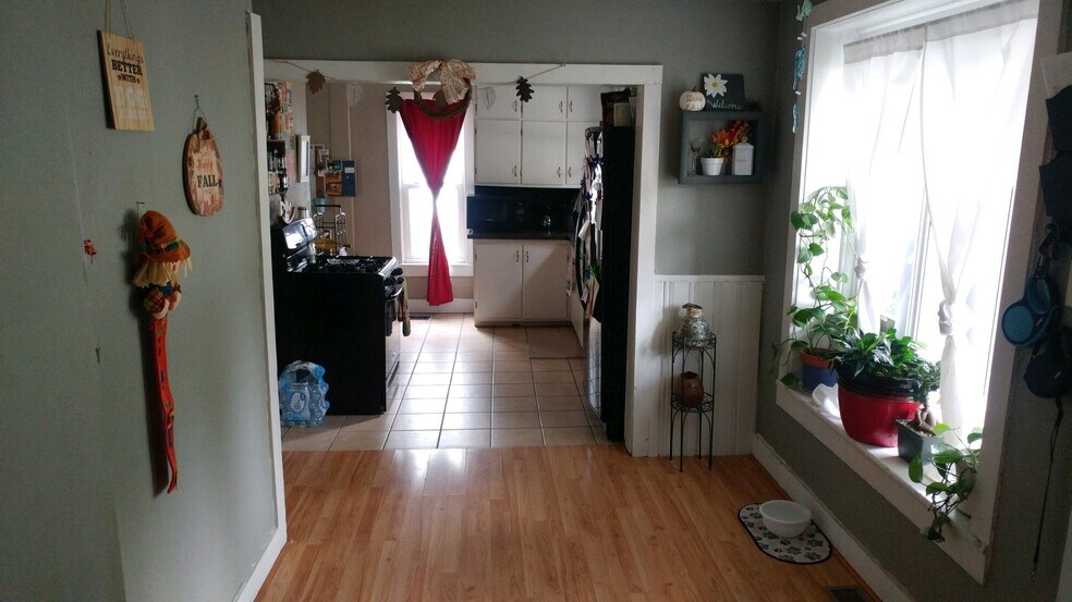 entry to kitchen - 2004 Clay St
