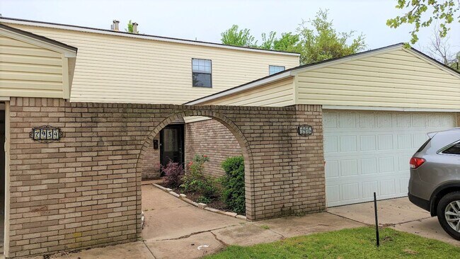 Building Photo - 7934 NW 40th St