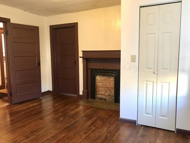 Building Photo - 103 Locust St