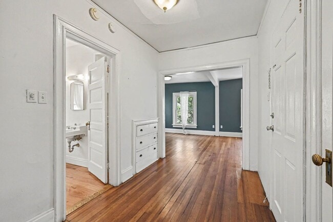 Building Photo - Historic Capitol Hill Apartment with Private Balcony