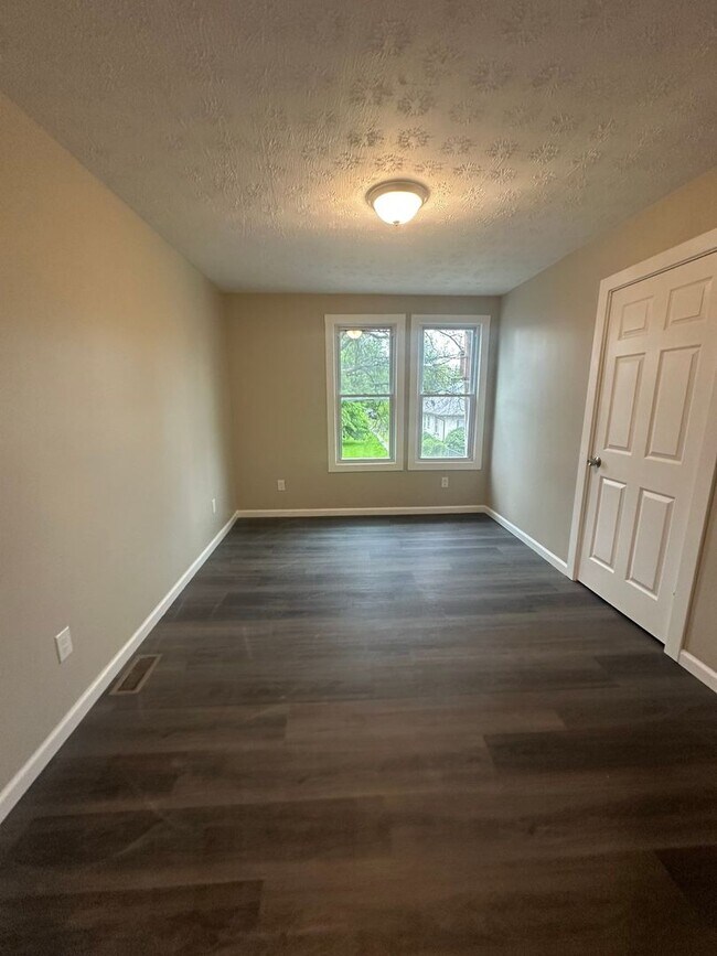 Building Photo - 3900 W 23rd St