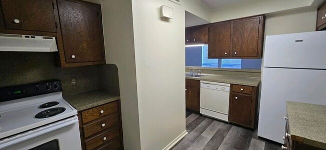 Building Photo - Tour Today! Newly Updated 2/1.5 Townhome i...