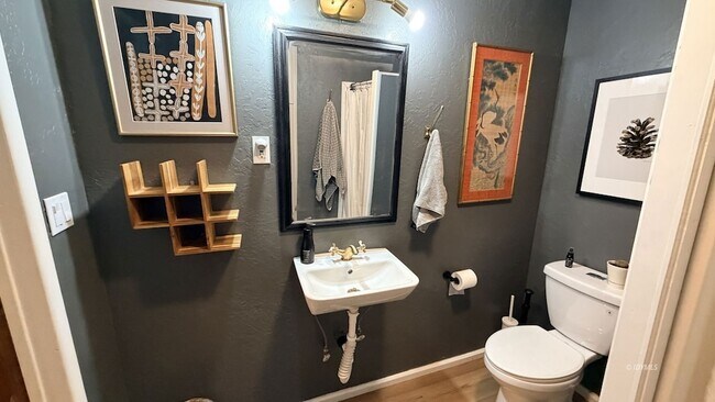 Building Photo - 53685 Country Club Dr