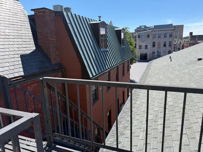 Building Photo - 326 N Duke St