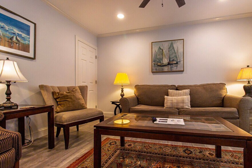 Building Photo - 717 Lancaster Ave