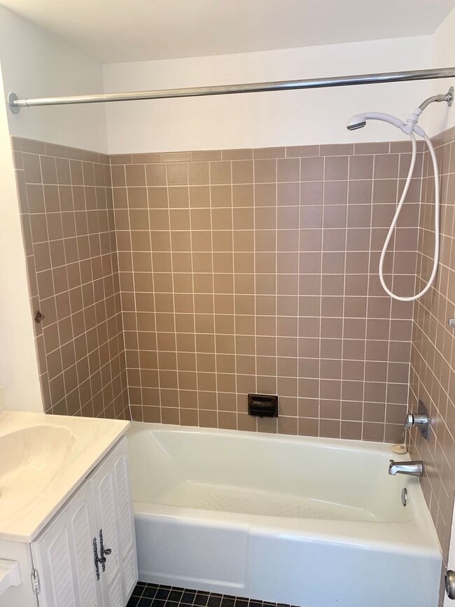 Building Photo - Amazing 2-Bedroom Townhouse Located in Bella Vista! Available mid-July!