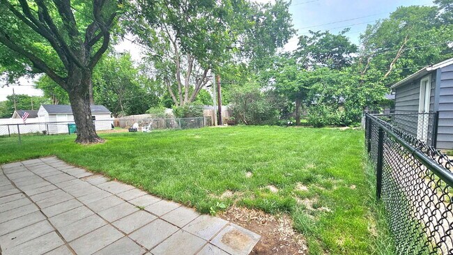 Building Photo - Beautiful 3-Bed, 3-Bath Haven with 1,901 Sq Ft of Comfort in St Louis Park with yard. 7/1/2026