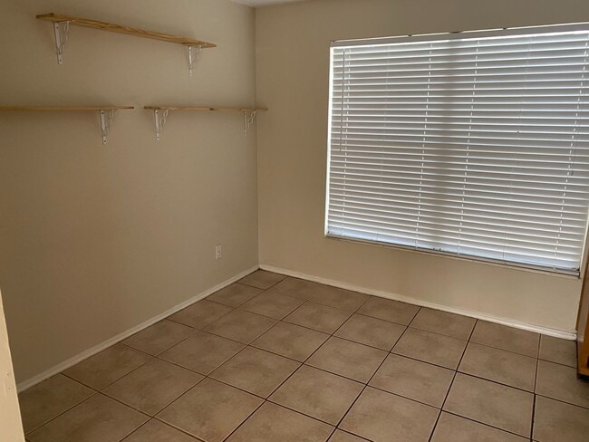 Building Photo - 3 bedroom home in Greenwood!