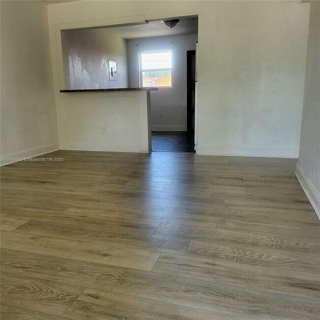 Building Photo - 1102 NW 100th Terrace