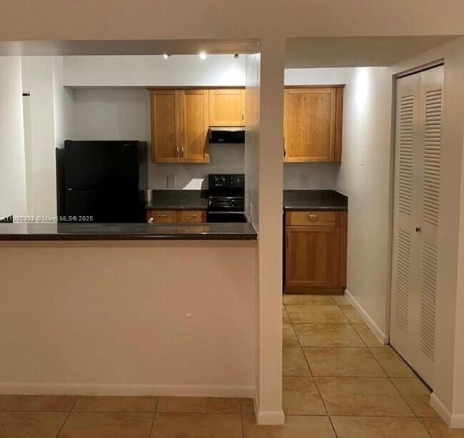 Building Photo - 530 S Park Rd