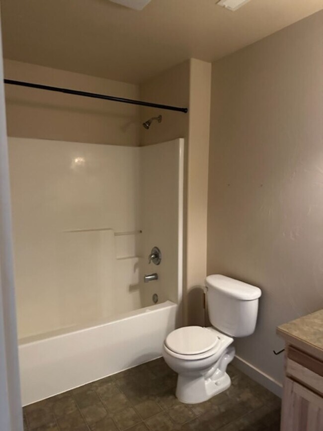 Building Photo - 923 Saxon Way