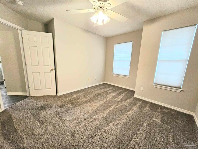 Building Photo - 3331 Two Sisters Wy