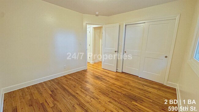 Building Photo - Remodeled 2 BD | 1 BA Duplex - First Edition Lake Oswego