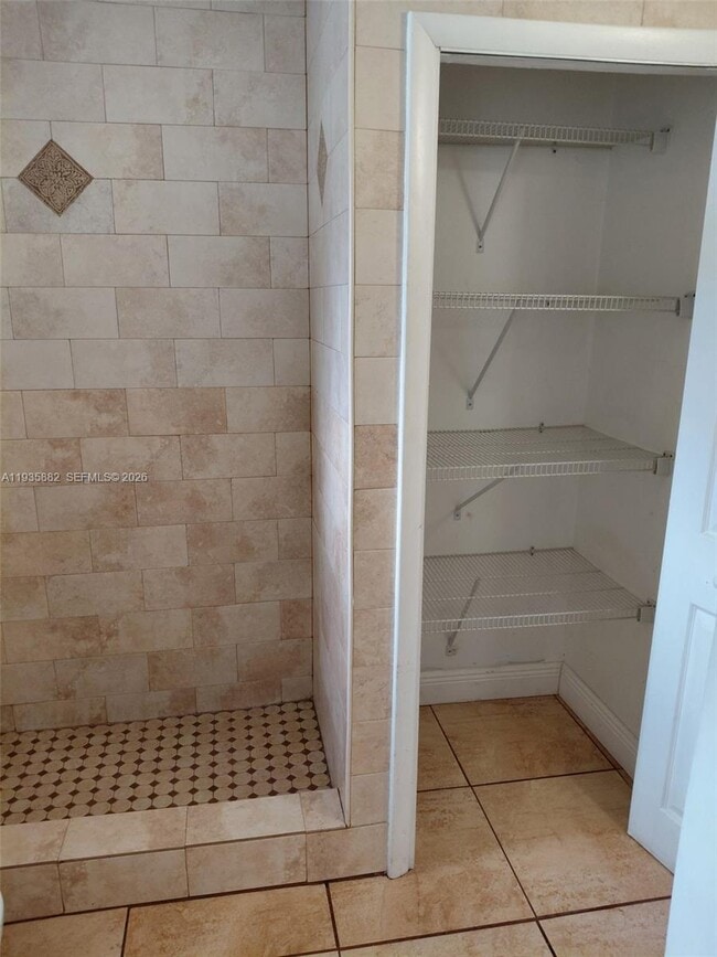 Building Photo - 3503 SW 24th St