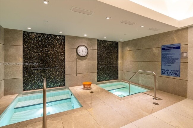 Building Photo - 1010 Brickell Ave