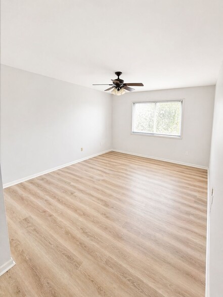 Master bedroom - 2225 Holden Ave