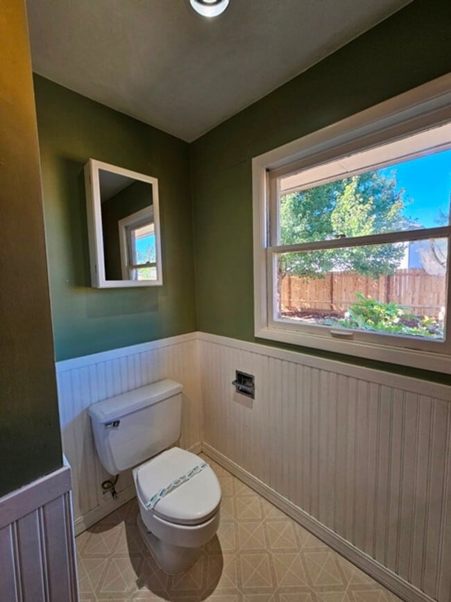 Building Photo - 3Bd/1.5Ba Single Story Home-For Viewing!