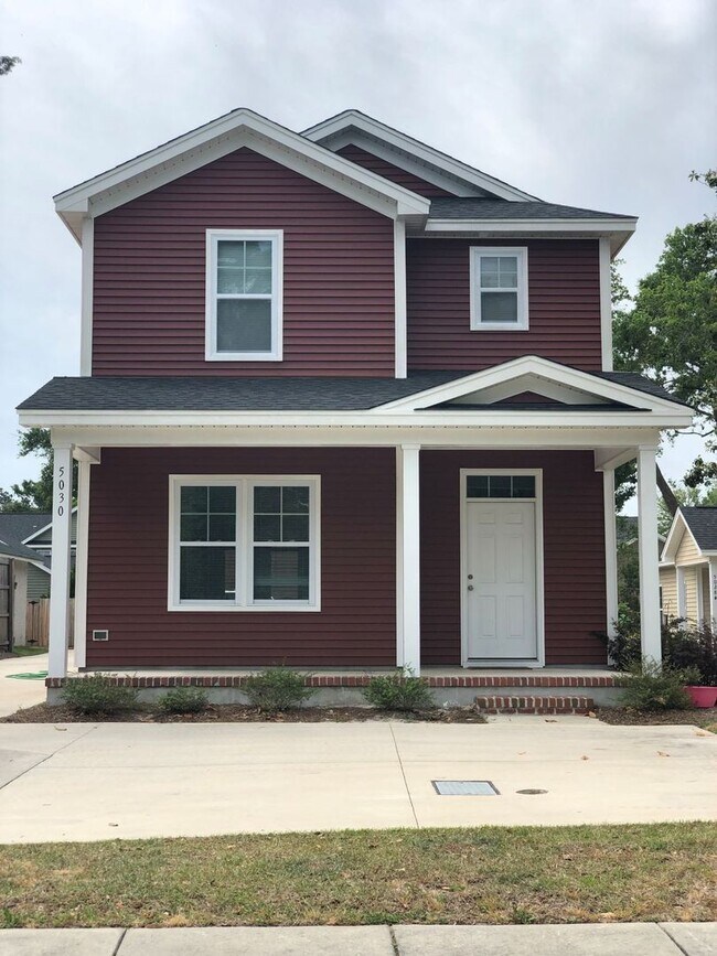 Building Photo - 3 bedroom 2.5 Bathroom House Welcomes Students