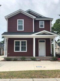 Building Photo - 3 bedroom 2.5 Bathroom House